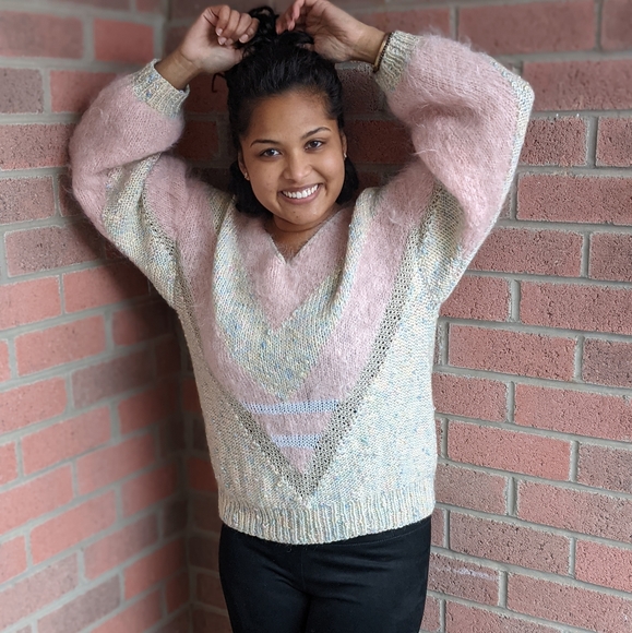 Pink fuzzy knitted sweater - Picture 2 of 2